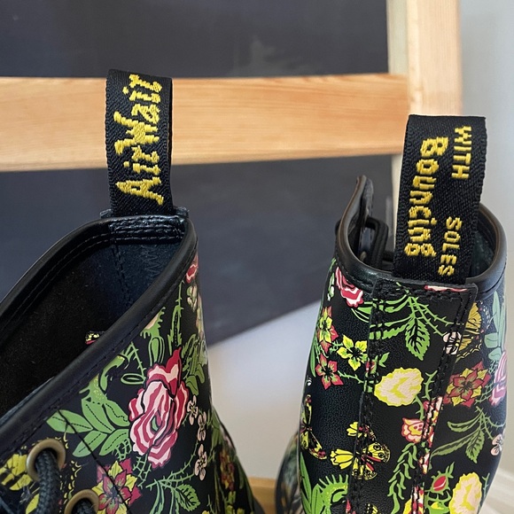 Dr Martens 1460 Floral Bloom Backhand Leather Lace Up Boots US L7 - Picture 13 of 17